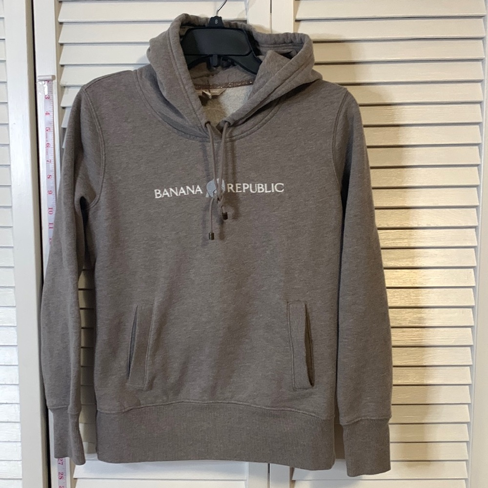 Banana Republic women’s small sweatshirt hoodie light brown elephant